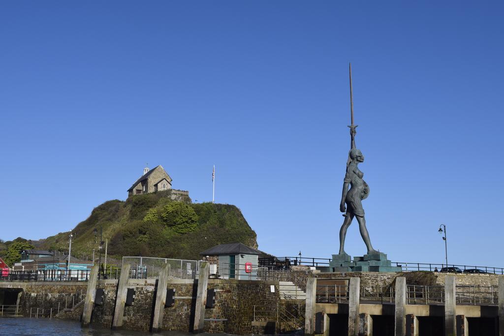 Ocean Backpackers Hostel Ilfracombe Exterior photo